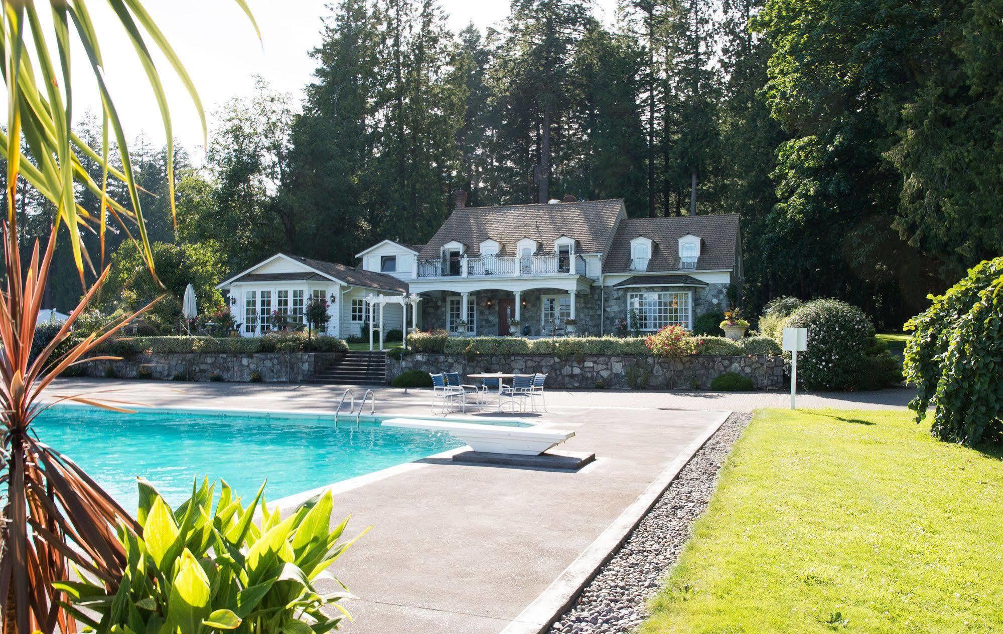 Rowena'S Inn On The River Harrison Mills Exterior photo
