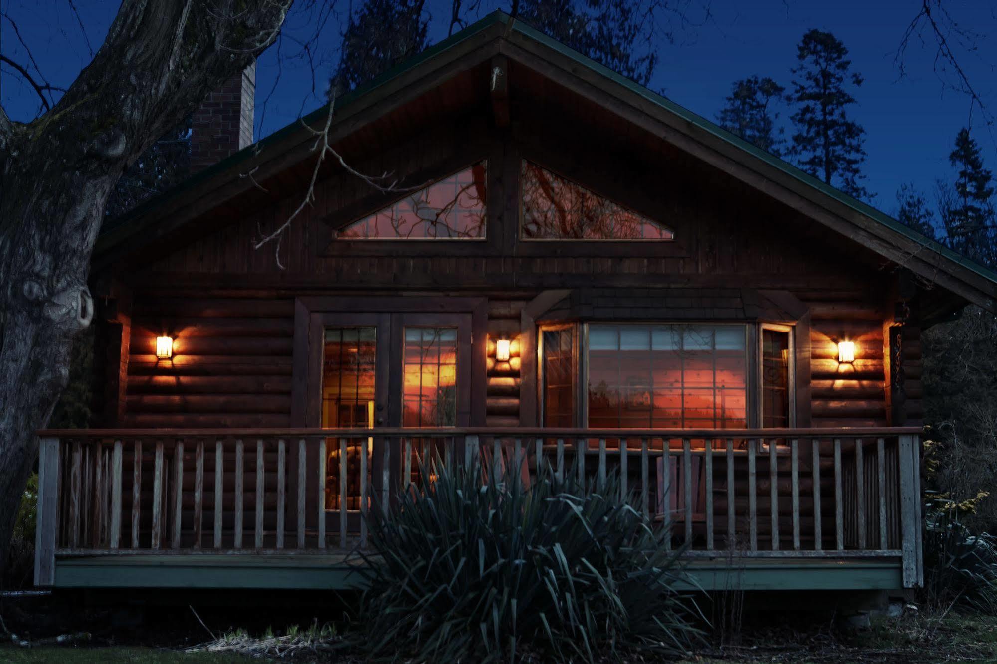 Rowena'S Inn On The River Harrison Mills Exterior photo